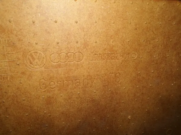 VW Kofferraumdeckel-Abdeckung OEM 705867601D - Gebraucht image 3