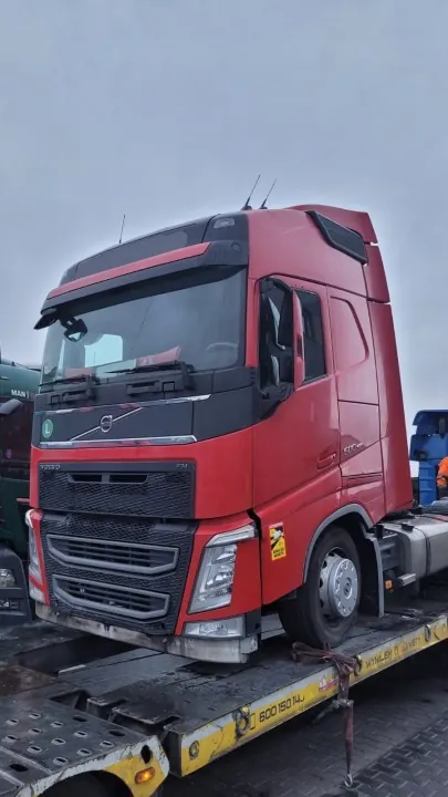 Volvo OE komplett hytt för FH4 Globetrotter image 2