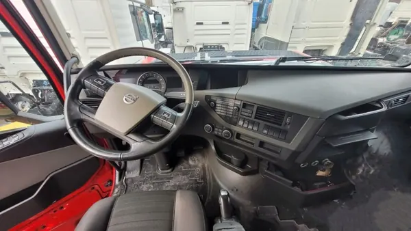 Volvo OE komplett hytt för FH4 Globetrotter image 8