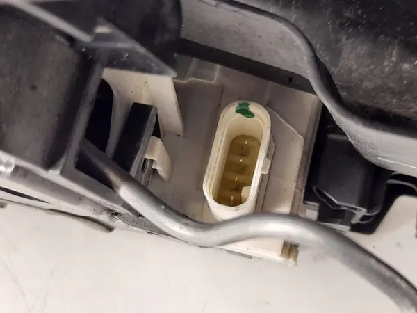 Mercedes-Benz OE A2047200635 Dörrlås P image 8