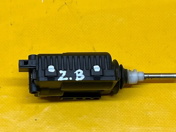 Kraftstoffklappen-Aktor OEM 13158426 für Opel Zafira B image 3