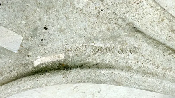 MERCEDES W118 CLA Mozzo Anteriore Destro A1183205200 image 9