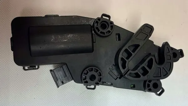 Bisagra derecha maletero Skoda Superb 2008-2015 OEM 3T0827300B image 2