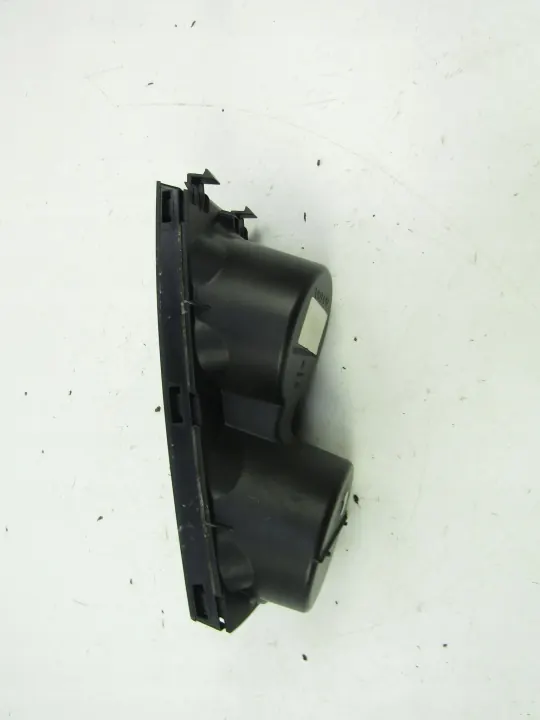 Volvo XC60 Dryckeshållare OEM 1284516 - Begagnad image 3
