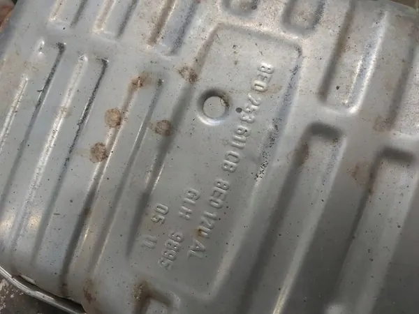 Audi OE Avgassdämpare OEM 8E0253611CB image 8