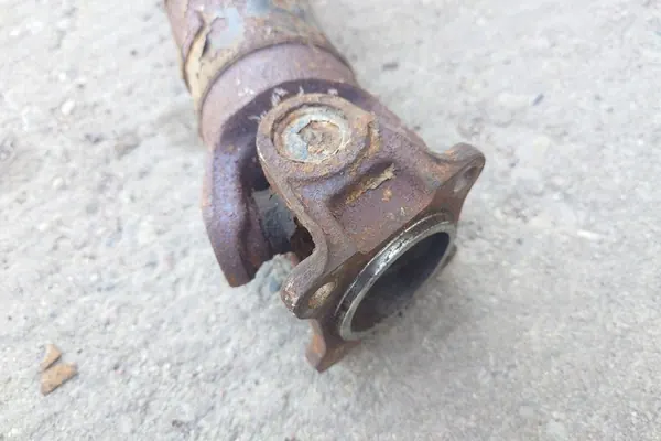 KIA SORENTO I 2.5 CRDI Bakre drivaxel image 3