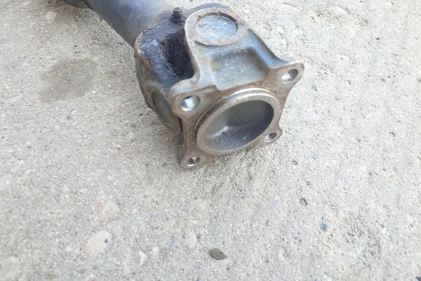 KIA SORENTO I 2.5 CRDI Bakre drivaxel image 4