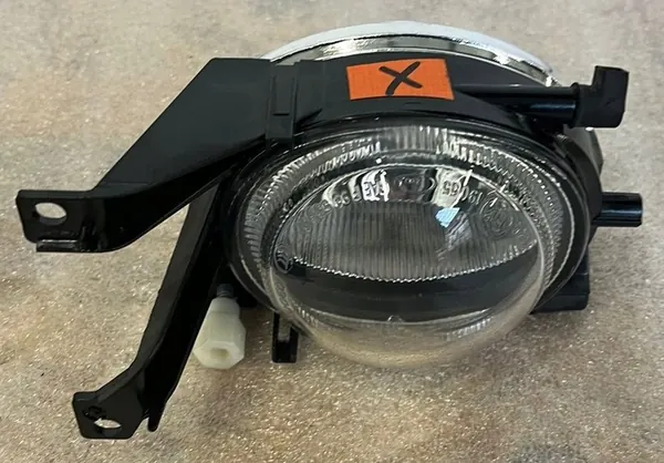Farol de neblina halógeno direito BMW E39 image 2