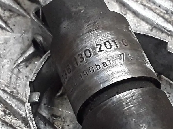 Iniettori VW GOLF V 1.9L Diesel 038130201G image 3