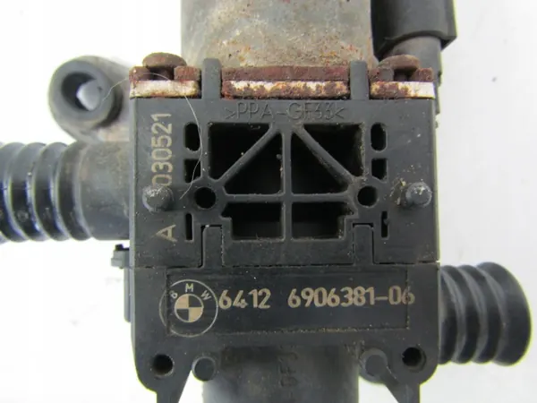 BMW 7 E65 Webasto Water Pump 6906381 image 3