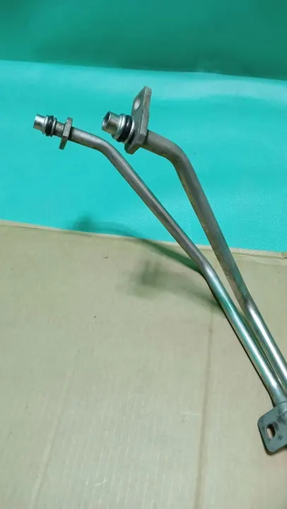 AUDI Q5 3.0 TDI Oil Cooler Lines 8R0317825K image 3