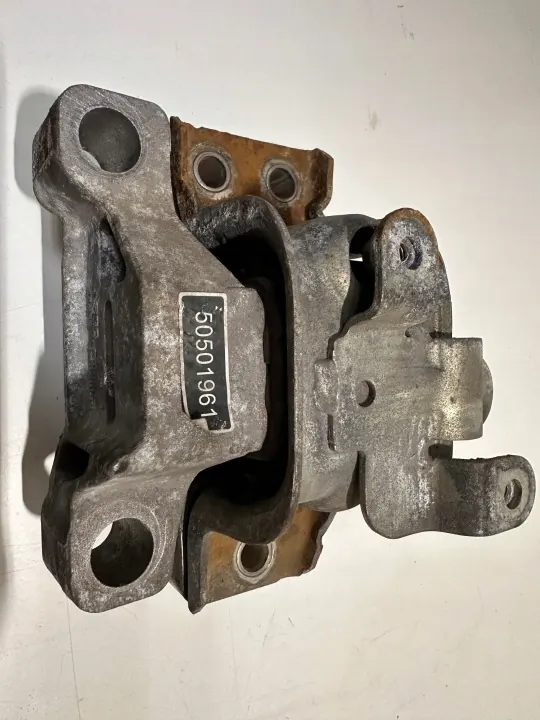 Moottorin kiinnike OEM 50501961 Alfa Romeo 159 2.4 image 2