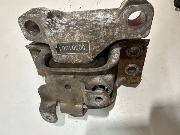 Moottorin kiinnike OEM 50501961 Alfa Romeo 159 2.4 image 3