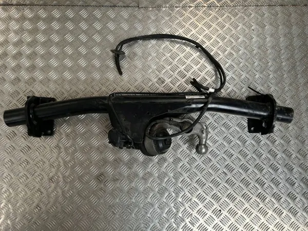 Gancho de remolque Volvo XC90 2018 OEM 32270154 - Usado image 2