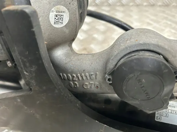 Gancho de remolque Volvo XC90 2018 OEM 32270154 - Usado image 5