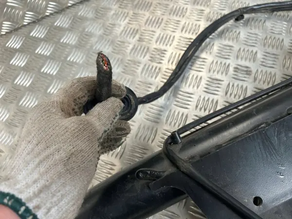 Gancho de remolque Volvo XC90 2018 OEM 32270154 - Usado image 6