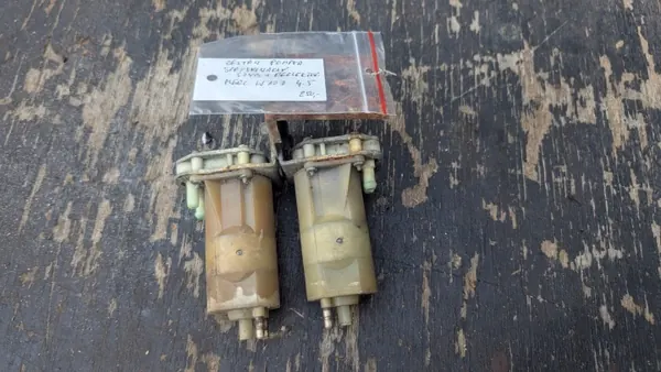 Scheibenwaschpumpe OEM 040g0114069 für Mercedes W107 image 4