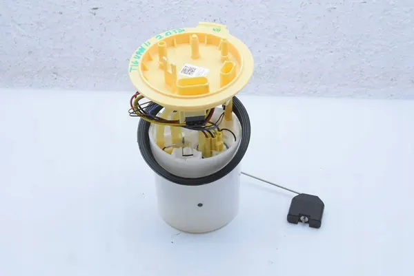 VW TIGUAN II 2.0TDI Brandstofpomp image 2