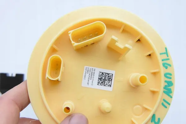 VW TIGUAN II 2.0TDI Brandstofpomp image 4