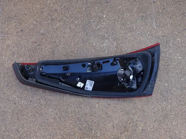 AUDI Q3 8U Lámpara LED Trasera Izquierda 8U0945093A image 10