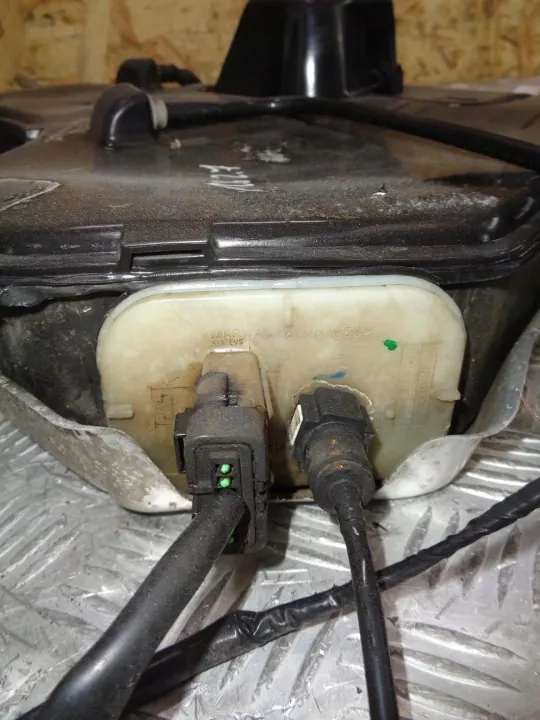 DPF-vloeistoftank OEM 9654039680 Peugeot Citroen C6 image 5
