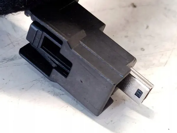 Prise USB Renault OEM 280235412R Occasion image 3