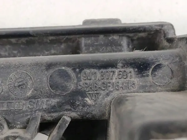 Porsche Taycan voorbumper parksensorbeugel OEM 9J1807591 image 3