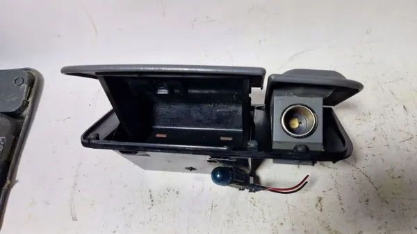 Cinzeiro painel Ford Explorer 2000 OEM F57B1004810A image 7