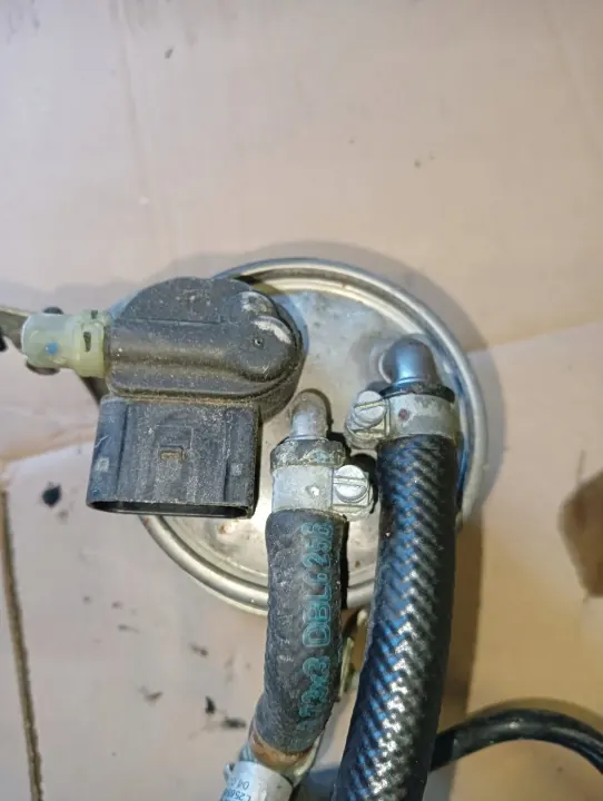 Kraftstofffiltergehäuse OEM A6070901552 für Mercedes W176 image 4