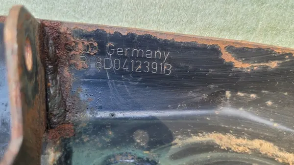 Support amortisseur avant OEM 8D0412391B VW Passat B5 image 6