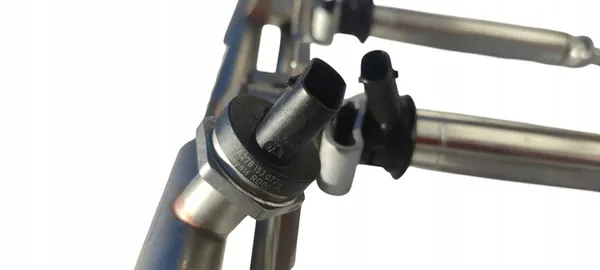 Mercedes Bränslepump E W212 W205 C43 W218 3.0 A2760700687 image 7