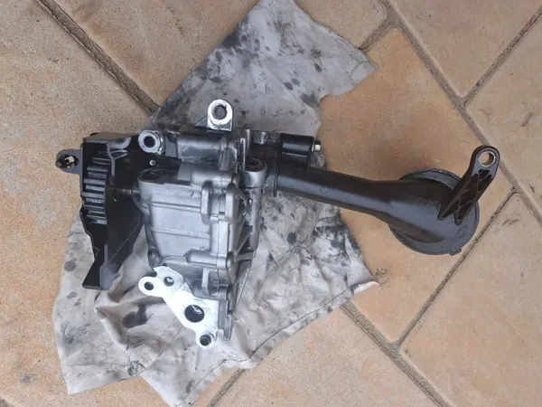 Pompe à huile OEM PLL26703 Ford Ranger Raptor 2020 image 4