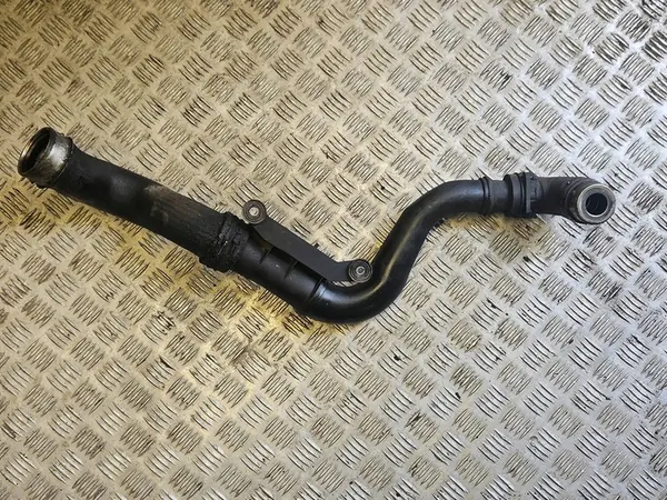 Volkswagen PASSAT B6 Intercooler Schlauch 1K0145832E image 2