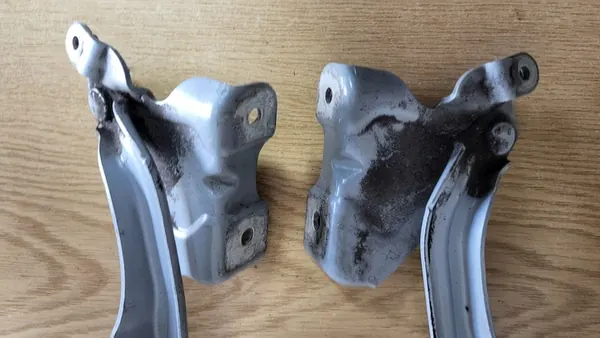 OPEL MOKKA A Hood Hinges Left Right Set 95141368 95141369 image 4