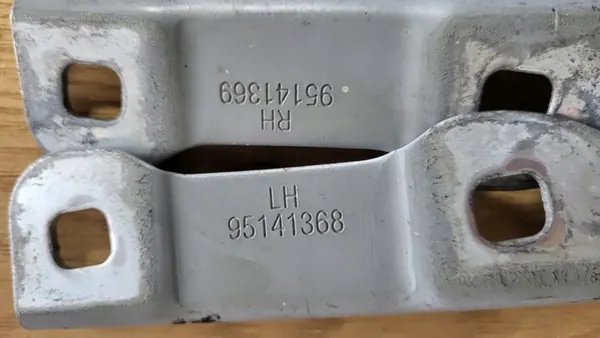 OPEL MOKKA A Hood Hinges Left Right Set 95141368 95141369 image 7