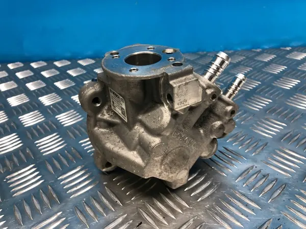 VW Touareg II 3.0 TDI Kraftstoffpumpe image 3