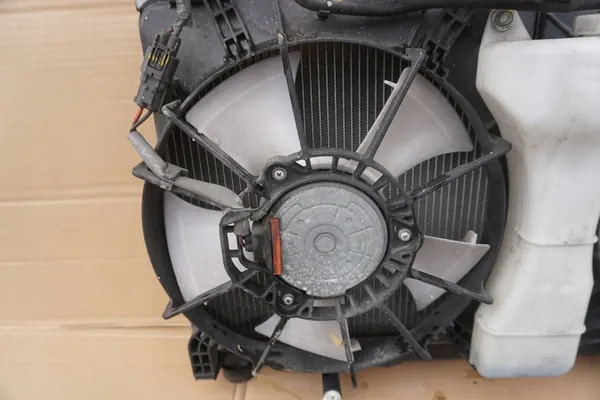HONDA JAZZ III 1.4B L13Z1 2009-2014 Radiador de Agua Ventilador OEM: 19010RB0004 image 4
