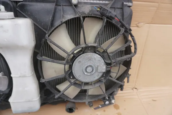 HONDA JAZZ III 1.4B L13Z1 2009-2014 Radiador de Agua Ventilador OEM: 19010RB0004 image 5