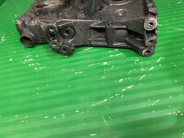 Couvercul de Distribution Mercedes OEM A6110151202 Classe E image 4