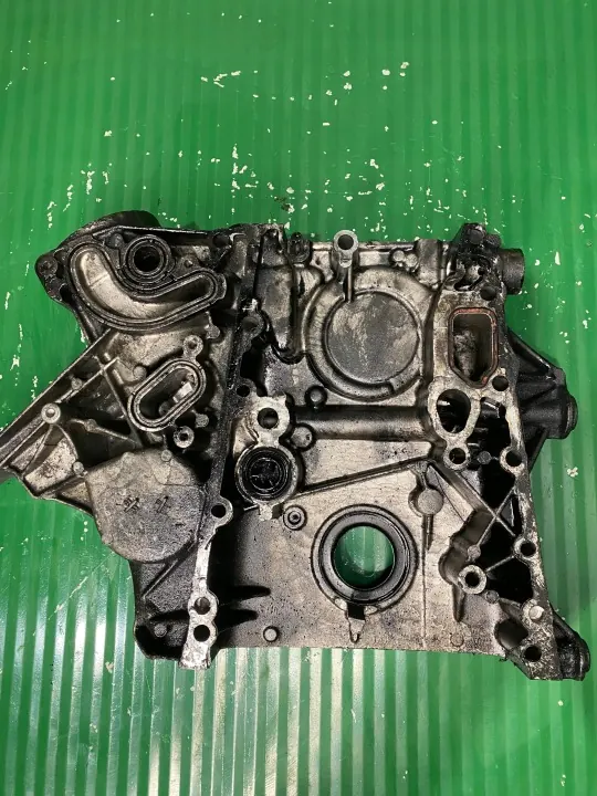 Couvercul de Distribution Mercedes OEM A6110151202 Classe E image 5