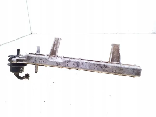 Iniettori completi Volkswagen Golf II 1990 030133322B image 2