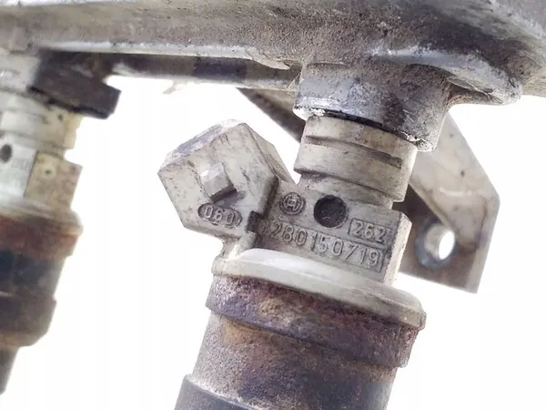 Iniettori completi Volkswagen Golf II 1990 030133322B image 4