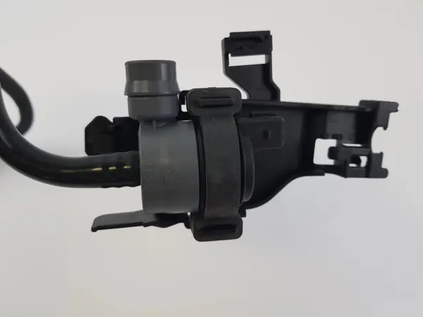 Bränsle Undertrycksventil OEM 7636149 BMW M3 M4 M2 image 5