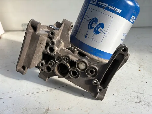 Base de sécheur d'air DAF XF ZB4707 LA8146 + AE4529 image 3