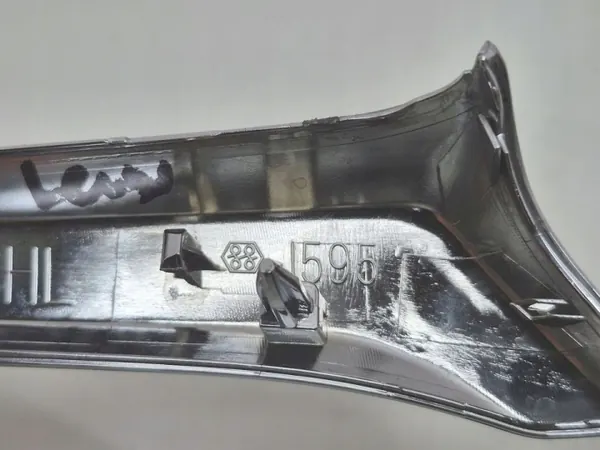 Garniture G535 gauche pour rétroviseur Lexus NX & RX image 3