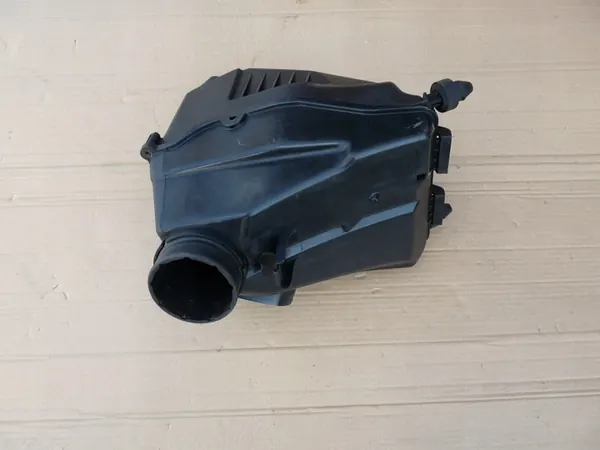 AUDI A6 C6 S6 5.2 FSI Ilmansuodattimen Kotelo Oikea 07L133836AE image 2