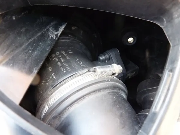 AUDI A6 C6 S6 5.2 FSI Ilmansuodattimen Kotelo Oikea 07L133836AE image 9