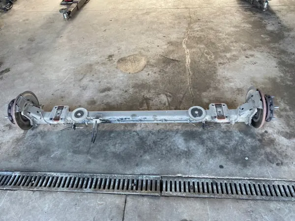 OŚ OŚKA BELKA achterophangingbalk Ford Transit MK8 image 2