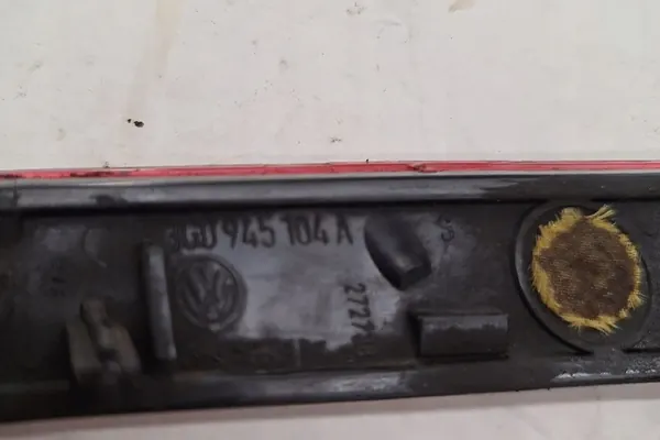 Oikea Takapuskurin Heijastin VW PASSAT VARIANT B8 image 2