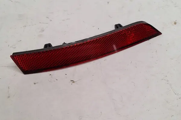 Oikea Takapuskurin Heijastin VW PASSAT VARIANT B8 image 3